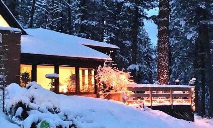 Missoula House | Unique Private Forest Home & Retreat ~ 15 minutes from Downtown.