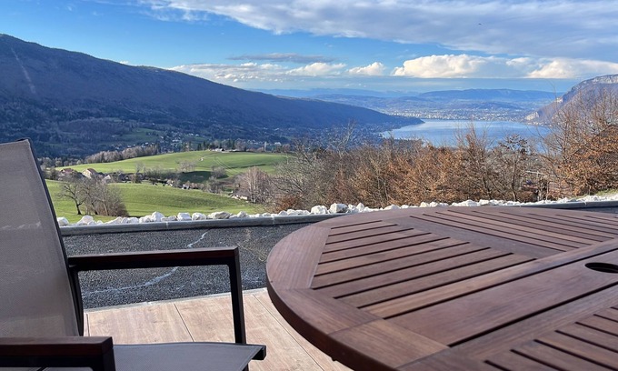 Saint-Eustache Apartment | Unique, quiet Suite in the nature Lake & Mountains