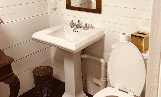 Georgetown Apartment | Unique rustic elegant excursion, sleeps 4