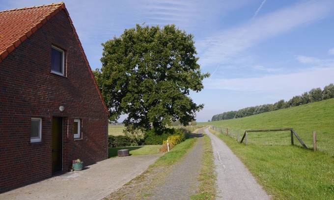 Sengwarden House | Unique secluded location directly on the dyke