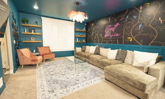 Ammon House | Unique & Spacious Home GREAT LOCATION HOT TUB 🔥 Sleeps 14 Family Friendly