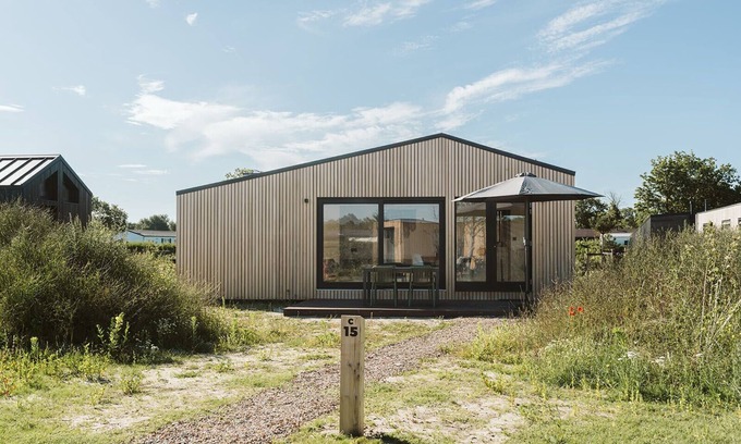 Ouddorp Ski Chalet | Unique tiny house in car-free area