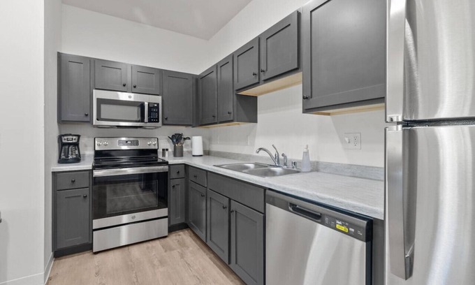 Neenah Apartment | Unit 1 at Fox Flats (1 Bed/Garage/Washer & Dryer)