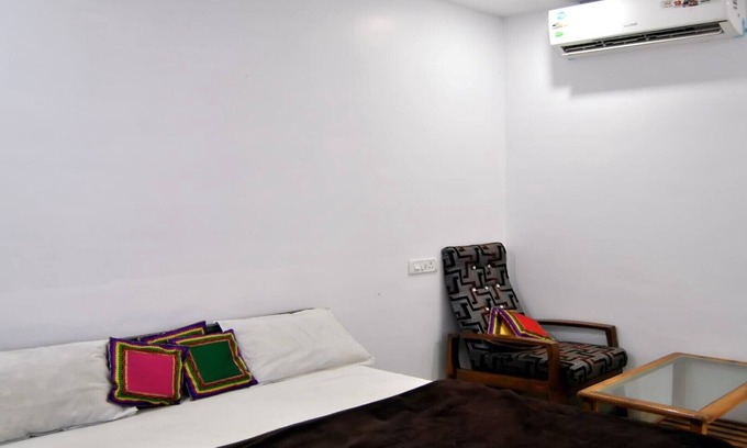 Jabalpur House | Unit 1 DELUX Beautiful and clean room for rent