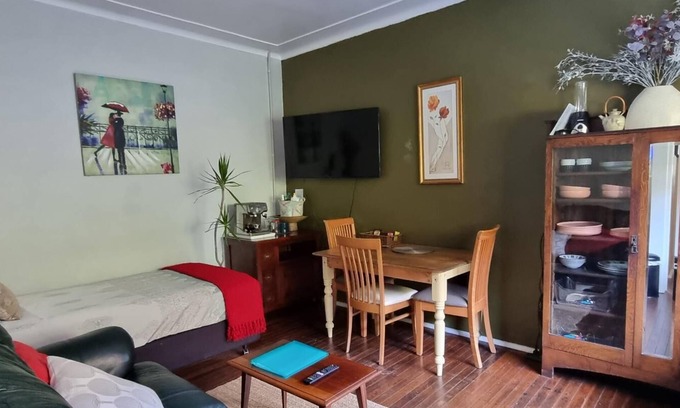 Greenhills Beach Apartment | Unit 3 - Cosy apartment near Wanda Beach & Cronulla Golf course - 5 minute walk