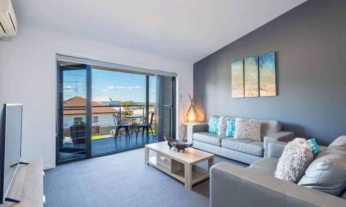 Huskisson Apartment | Unit 3 - Modern 2BR Apartment on Huskisson Main Street By Nautilus Apartments