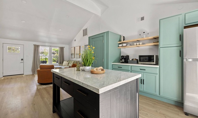 Lakeside Cottage | (Unit B) Lakeside Home Close To Private Association Beach!