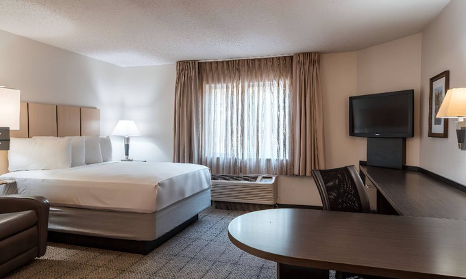 Fossil Creek Hotel | Unlimited Family Fun! 4 Units, Near Fort Worth Zoo! Outdoor BBQ Grill, Parking!