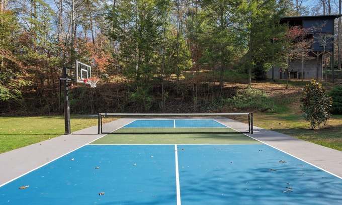 Sevierville Cabin | Unmatched Family Retreat I Pickleball I Basketball I Arcade I Playroom I Bar