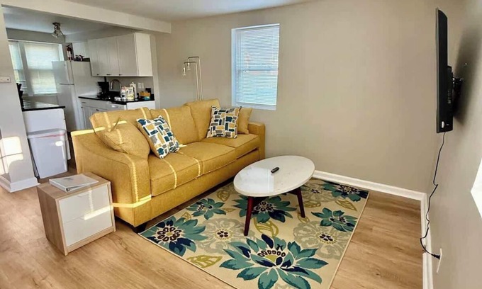 Joslyn Castle Apartment | UNMC Nearby, Explore Trendy Midtown Spots