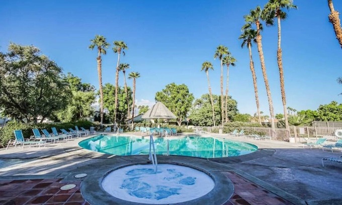 Palm Desert Condo | Unwind *3 Pools/11 Hot tubs * 2/2 w/Kitchen for 6!