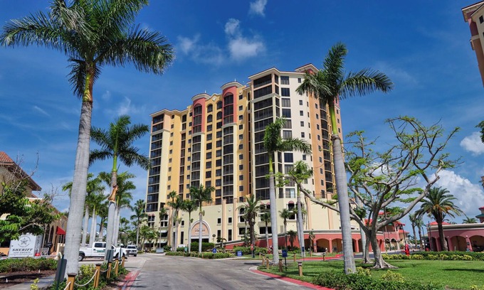 Cape Harbour Condo | Unwind at Cape Harbour 509, your perfect Cape Coral vacation rental