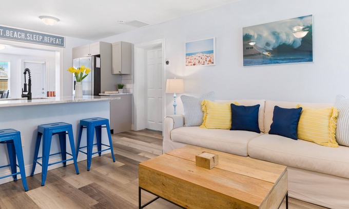 Rock Ridge House | Unwind @CoralParadiseVeroBeach🦩5 min beach - walk shops, restaurants & markets