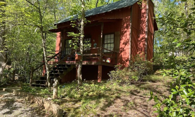 Blairsville Cabin | Unwind in a Pet-Friendly Cabin near Helen, Blue Ridge & Appalachian Trail