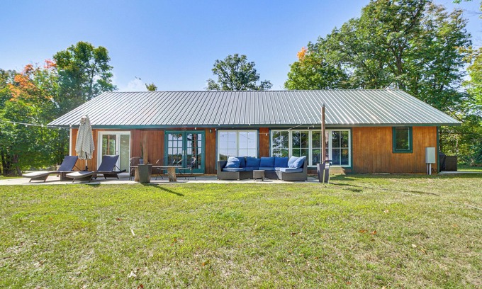 Parkers Prairie Cabin | Up North Long Lake Retreat on Private Peninsula!