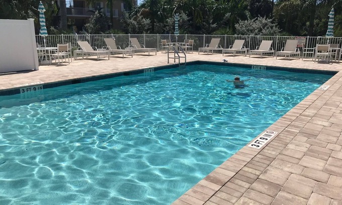 East Naples Condo | Updated 2/2 Naples Condo Rental