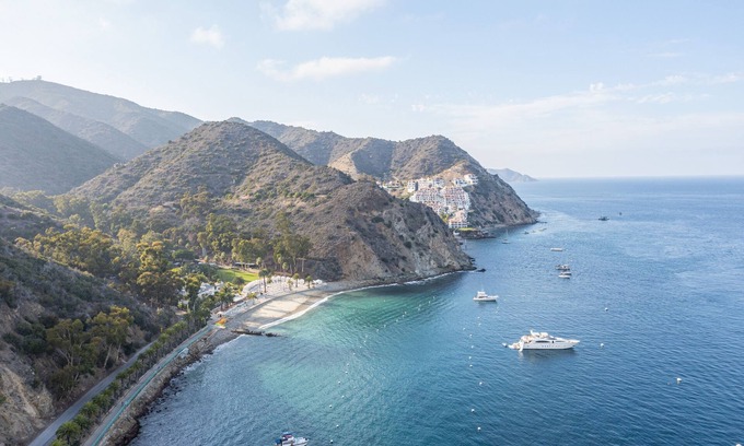 Catalina Island Apartment | Updated 2 bedroom unit with OCEAN VIEWS!