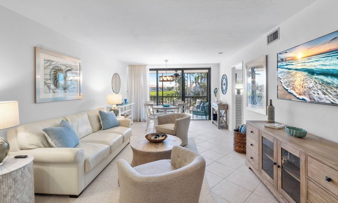 Vanderbilt Beach Condo | 🏖️Updated 2BR Barefoot Pelican – Bay Views & Pool