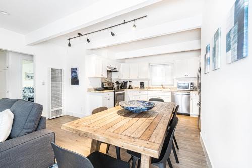 Balboa Peninsula House | Updated 2Br Cottage One House From Beach - Super Central By Beachview Rentals