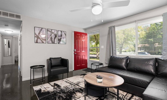 Bryant Pattengill East House | Updated 3 bedroom house, central to everything Ann Arbor with self check in!