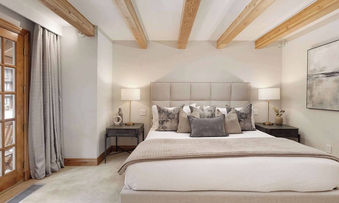 Downtown House | Updated 4 BR, 4.5 BA, 1 Block from Gondola!