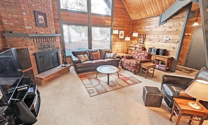 Sunriver House | Updated Cabin Feel, Pet Friendly - Lava Top 1