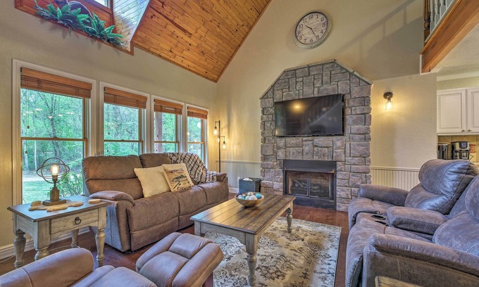 Calico Rock Cabin | Updated Cabin on White River by Boat Landing!