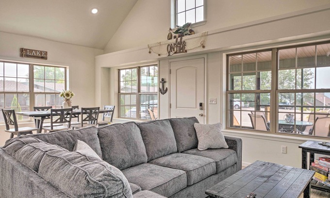 Lampe Cabin | Updated Cabin w/Direct Lake Access & Pool!