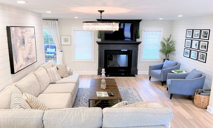Harborgate Shores House | Updated Charming Home, Close to Beach & Downtown