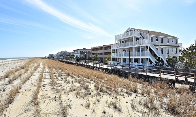 Bethany Beach Condo | Updated condo on the boardwalk in Bethany Beach with ocean view.