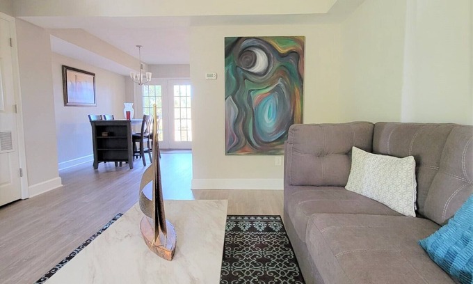 Southwest Raleigh Condo | Updated Condo w/Full Kitchen near NC State