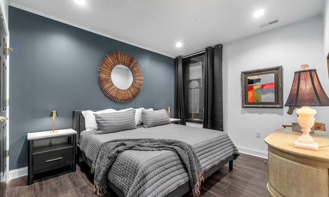 Downtown Louisville Condo | Updated Downtown Condo, King Bed, Free Parking