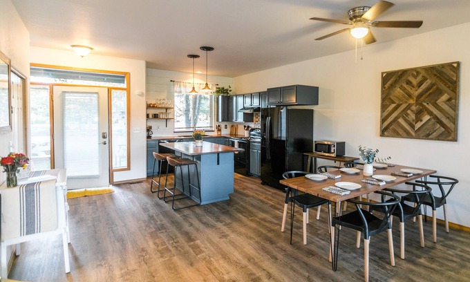 Redmond House | Updated Eagle Crest Townhouse with resort amenities