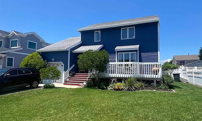 Southend House | Updated Family Beach House with fenced yard - 5 min walk to the beach!