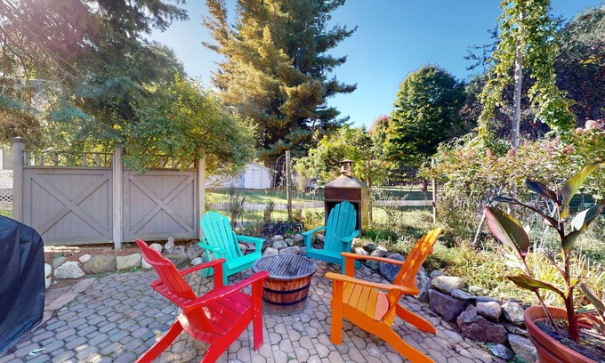 Empire House | Updated historical cottage near the beach with a fireplace, washer/dryer, AC