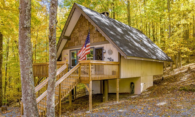 Beech Mountain Ski Chalet | Updated home with large deck, fireplace, washer/dryer, pool, & hot tub,