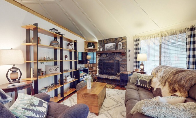 Sunriver Cabin | Updated Home with Free WiFi, Wood Fireplace, & Furnished Patio