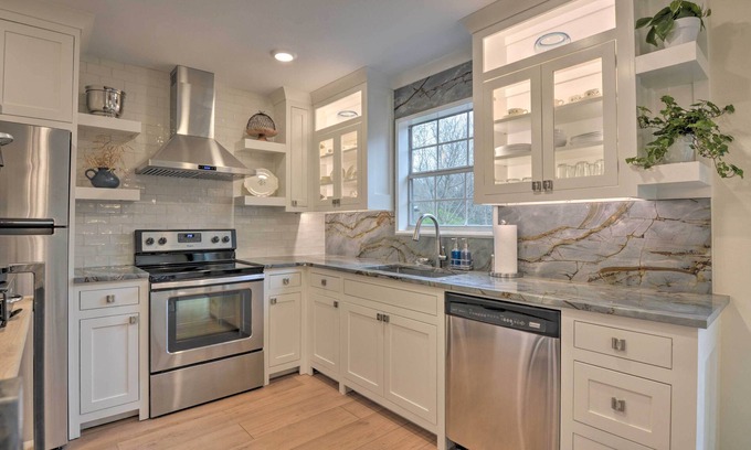 Downtown Cottage | Updated & Modern House < 1 Mi to Dtwn Bentonville!