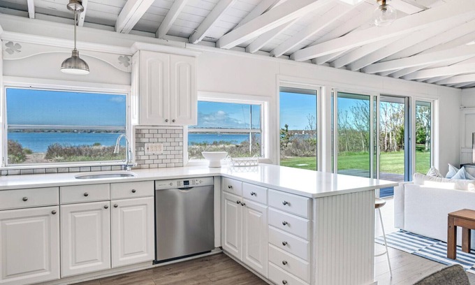 Montauk House | Updated Montauk Lake House w/Stunning Views!