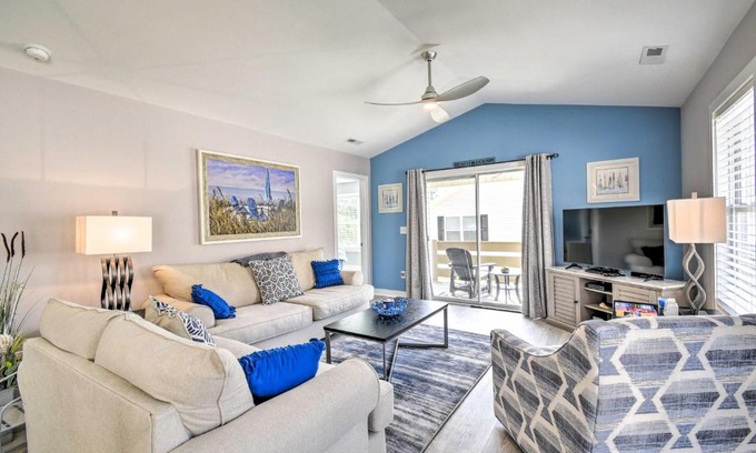 Myrtle Beach House | Updated Myrtle Beach Cottage with Shared Pool!