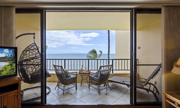 Kihei Apartment | Updated oceanfront gem @ Sugar Beach Resort, Central AC, NO Booking fees!n