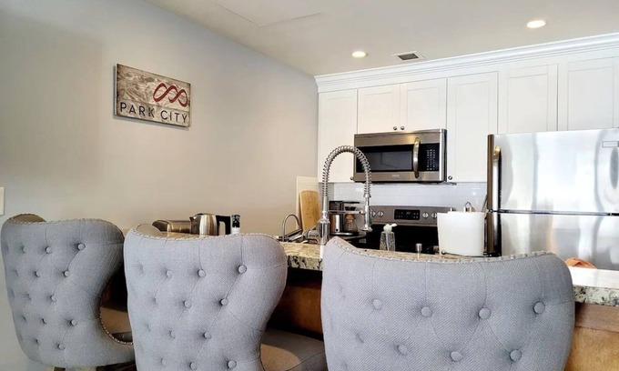 Park City Apartment | Updated ski in ski out, Sundial, 150 feet to red pine gondola