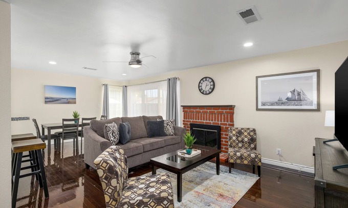 Clovis House | Upgraded 3B/2Bth Great Access to All You Need