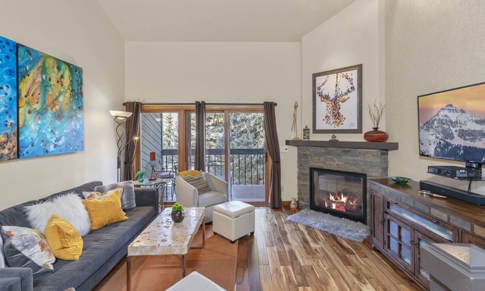 Telluride Condo | UPGRADES IN PROGRESS TIL 12/15. Decorator 2B/2B Steps f/Town Park; deck, FP