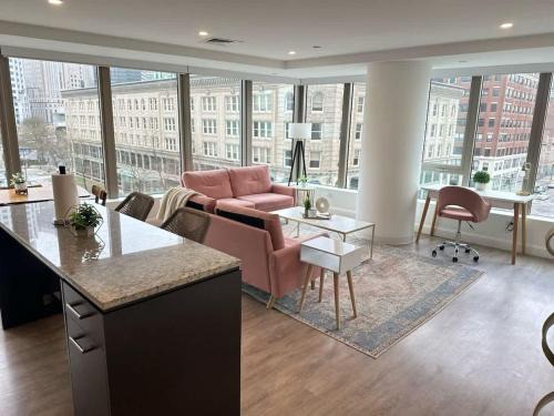 Theatre District Apartment | Upscale 2BR Condo with Gym & Parking near MGH & TUFTS
