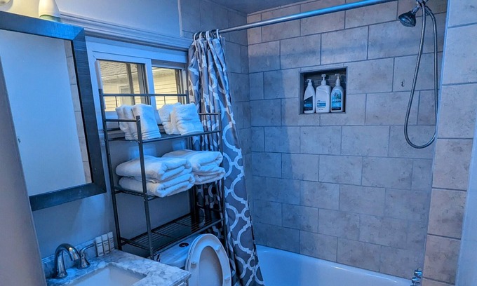 Oxford Apartment | Upscale 2nd Floor Studio in Downtown Oxford