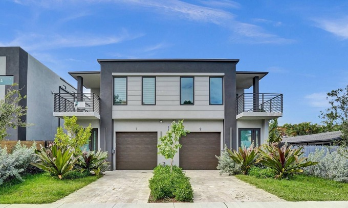 Poinsettia Heights House | Upscale 4 BDRM Retreat ~ Mins to Las Olas & Beach
