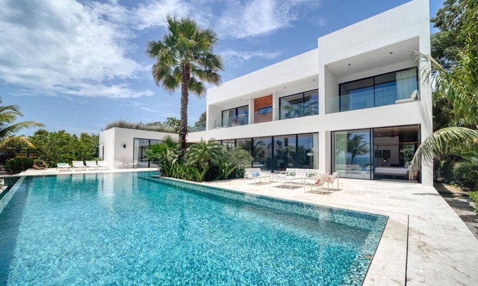 Placencia Villa | Upscale 5-bed Beachfront Villa w/pool , pier & ocean front