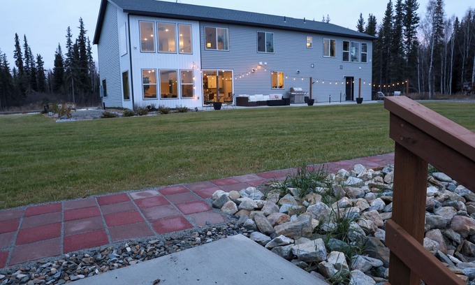 College House | Upscale 6-bedroom estate on the Chena River