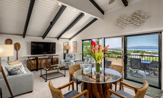 Wailea House | Upscale and Elegant Vistas